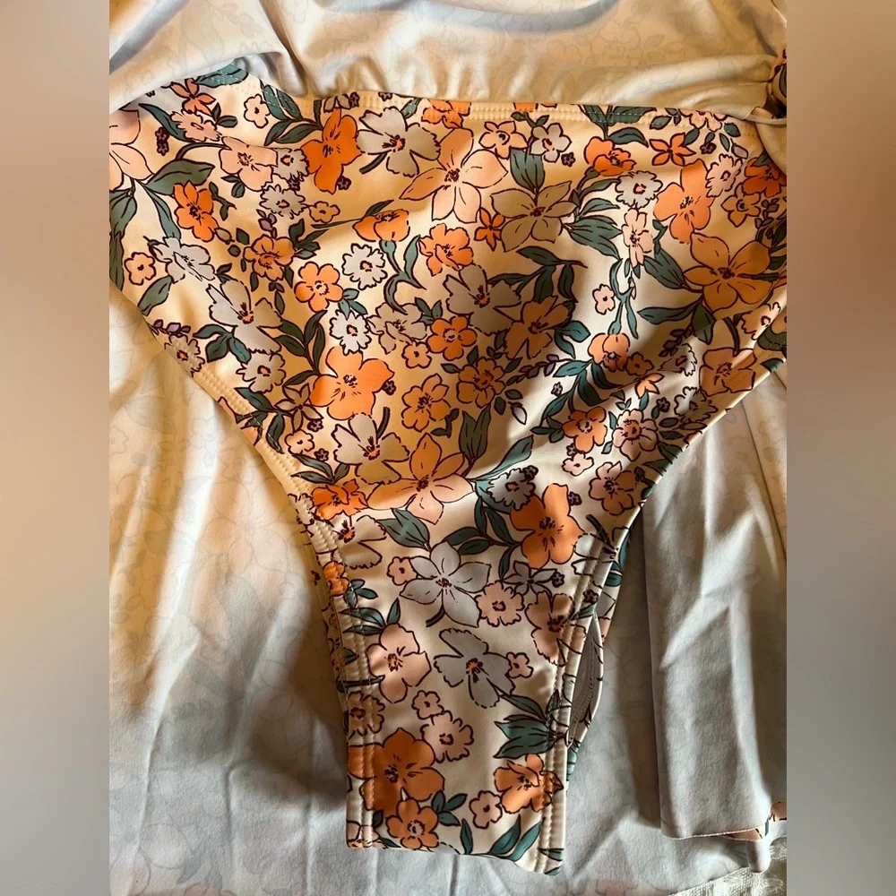 Cupshe NWT Apricot Ditsy Floral Scoop Neckline Ruching Swimdress Size M - Picture 10 of 16